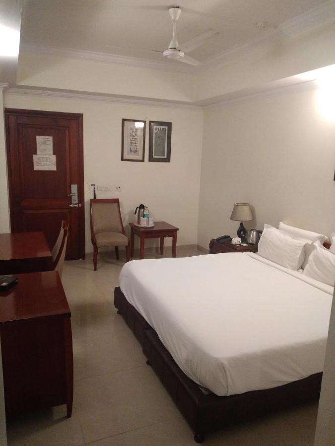 Hotel Bluestone Ghaziabad Dış mekan fotoğraf