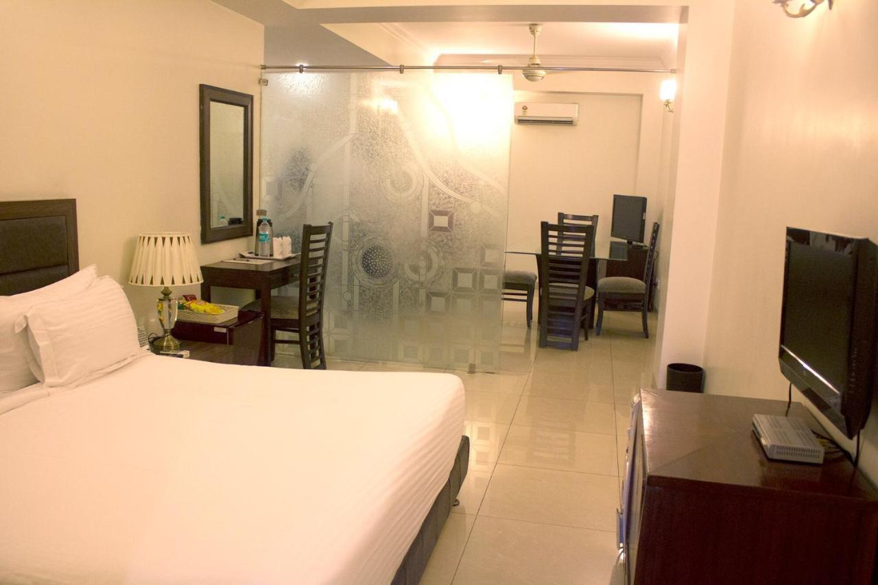 Hotel Bluestone Ghaziabad Dış mekan fotoğraf